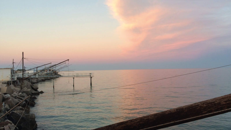 I "Caliscendi" del Porto di Giulianova al tramonto - Hotel Cristallo Giulianova