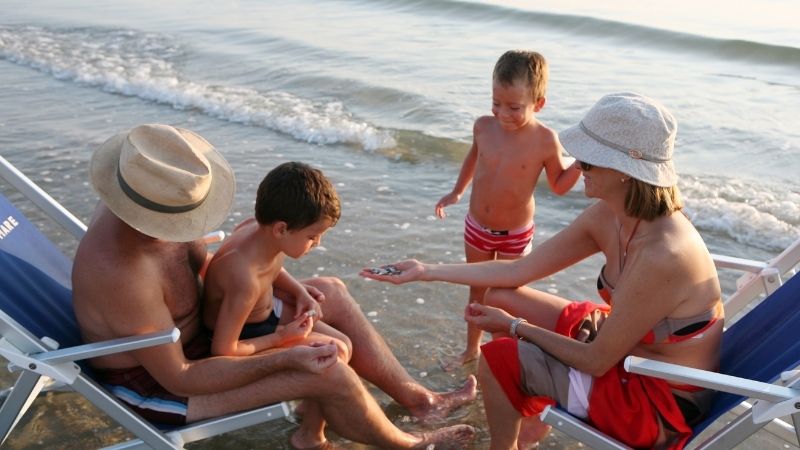 Famiglia in vacanza sulla spiaggia di Giulianova - Hotel Cristallo Giulianova